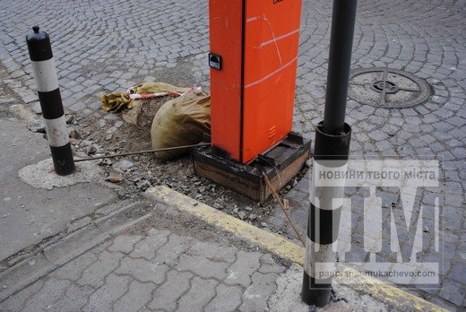 Шлагбаум, який було збито по вул. Возз’єднання сьогодні успішно відремонтований (ФОТО) – 01 Шлагбаум, який було збито по вул. Возз’єднання сьогодні успішно відремонтований (ФОТО) – 01
