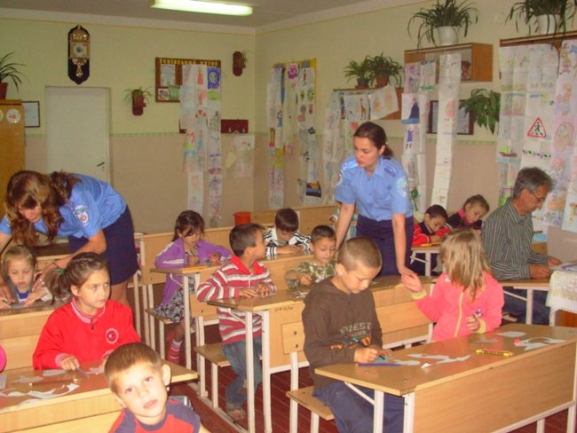 Мукачівські правоохоронці поздоровили вихованців школи-інтернату (ФОТО) – 01