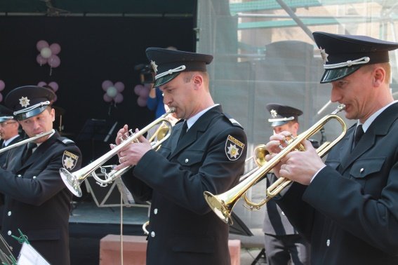 Оркестр поліції Закарпаття відкрив "Сакуру-Фест" в Ужгороді – 03 Оркестр поліції Закарпаття відкрив "Сакуру-Фест" в Ужгороді – 03