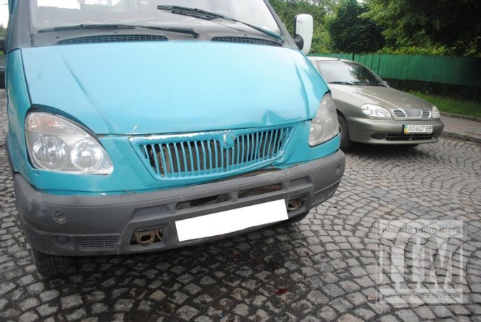 У Мукачеві велика ДТП: зіткнулись чотири автомобілі – 07