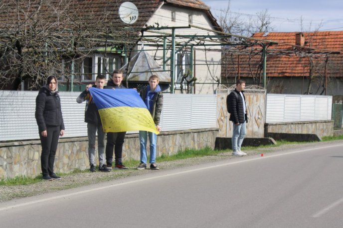 На Хустщині прощалися із захисником, який отримав уламкове поранення – 03 На Хустщині прощалися із захисником, який отримав уламкове поранення – 03