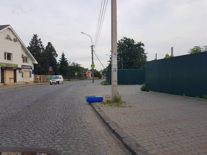 У Мукачеві хлопець, повертаючися з нічного клубу, наробив біди – 02