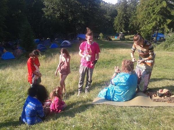 Без сцен та реклами: біля водоспаду Шипіт проходить рекордний з’їзд неформалів – 06