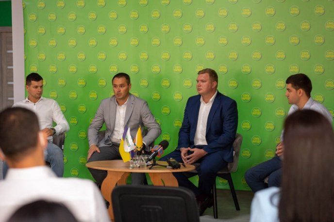 У Мукачеві презентували офіс партії "Слуга Народу" – 04