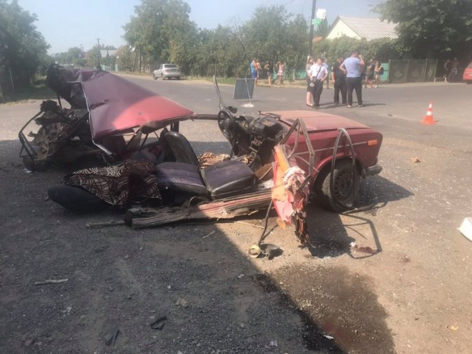 Вщент розтрощені авто: на Іршавщині сталася жахлива ДТП – 04