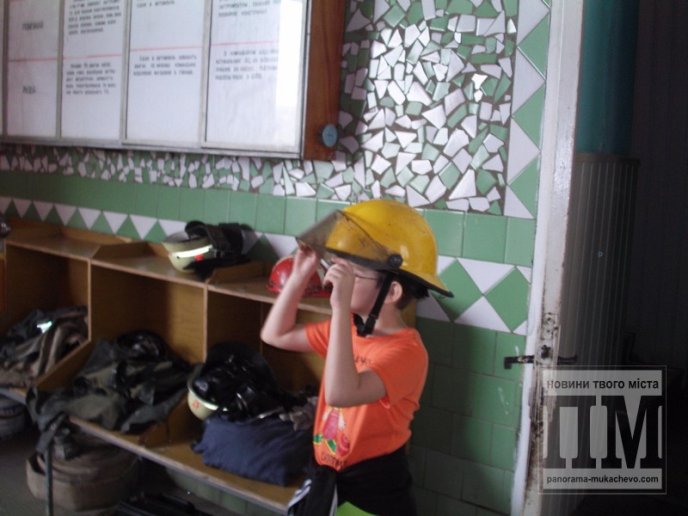 Мукачівські пожежники влаштували день відкритих дверей для школярів (ФОТОРЕПОРТАЖ) – 01