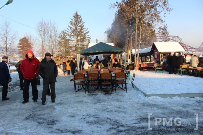 Сьогодні у Мукачеві стартував фестиваль "Червене вино" – 03