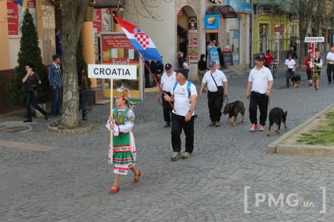 У Мукачеві урочисто відкрили чемпіонат світу зі слідової роботи службових собак – 32