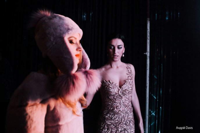 Мода заради життя: на Закарпатті відбувся ІІІ-й благодійний показ мод дизайнерки Роксолани Новак – 148