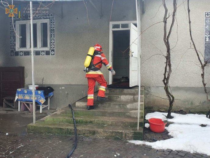 У селі Кінлодь загинув чоловік: фото з місця трагедії – 02