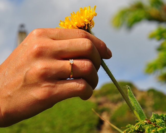 Боєць АТО влаштував дівчині на вершині гори романтичне освідчення – 06