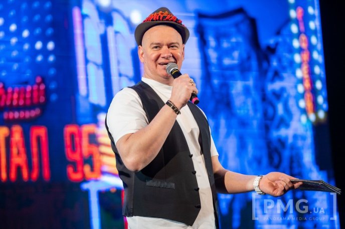 Зеленський з «Кварталом 95» в Ужгороді: Агітувати не збираємось, однак закликаємо всіх прийти на вибори – 15