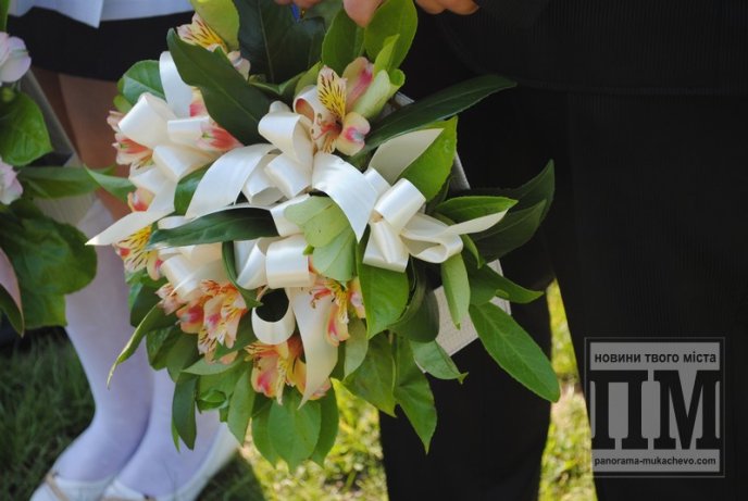 Останній дзвінок відлунав для випускників Мукачівської ЗОШ №6 (ФОТО) – 21