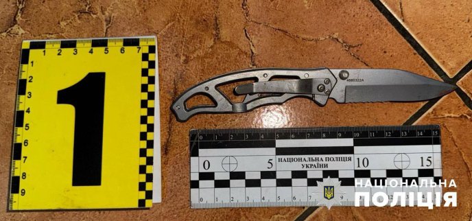 У Мукачеві пацієнт лікарні вдарив ножем медсестру – 02