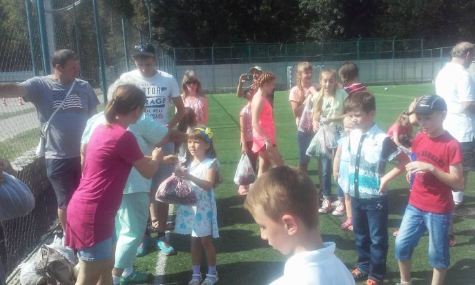 Діти учасників АТО із Закарпаття отримали спортивну форму зі США – 03