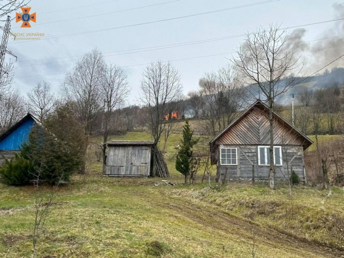 У Рахові горів дачний будинок – 02 У Рахові горів дачний будинок – 02