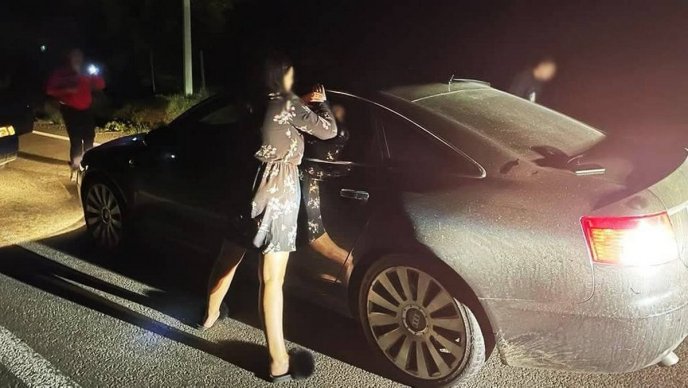 Судитимуть закарпатку, яка допомагала чоловікам незаконно перетинати кордон – 01