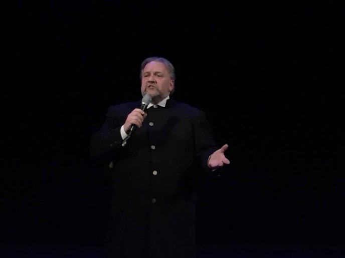 У Мукачеві відбувся концерт за участі зірки "Голосу країни" отця Олександра Клименка – 03