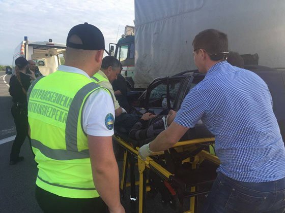 На трасі між Ужгородом та Мукачевом ДТП: легковик зіткнувся із вантажівкою – 03