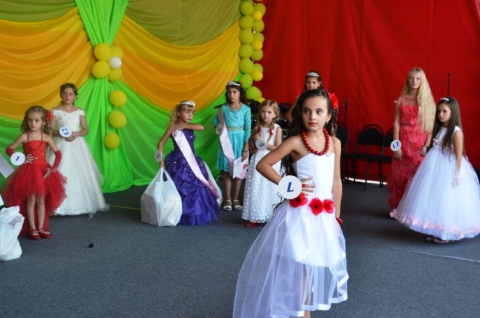 У Тячеві визначили найгарнішу дівчину міста – 10