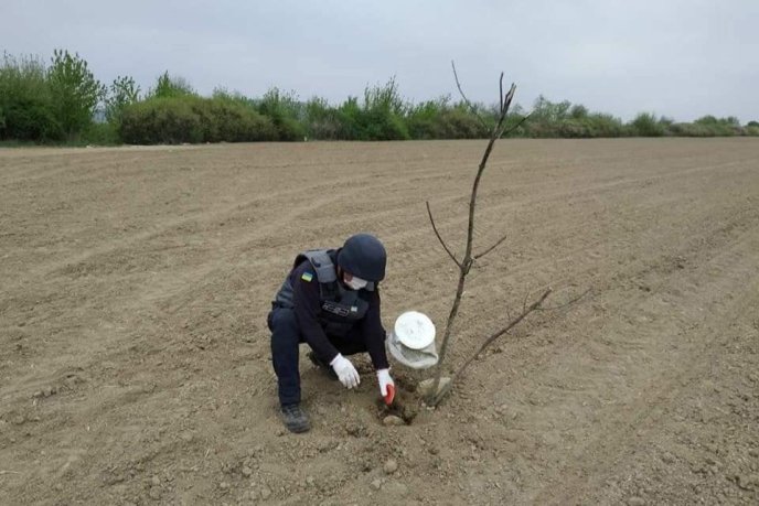 На Ужгородщині чоловік повідомив про небезпечну знахідку – 02