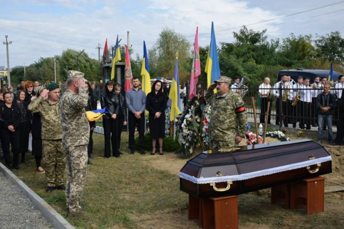На Закарпатті попрощалися із земляком, який загинув на Луганщині – 04