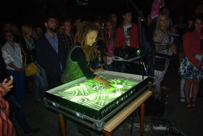 УжНУ з початком нового навчального року вітали Аліна Гросу, "Rock-H" і Степан Гіга (ФОТО) – 18