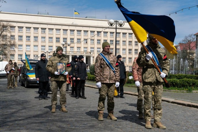 На Закарпатті сьогодні попрощалися з полеглим Героєм – 03