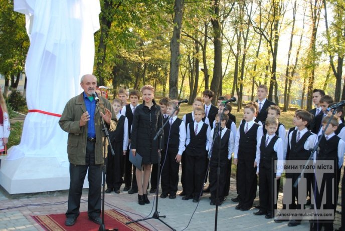 В час кризи у Мукачеві відкрили ще один пам’ятник Тарасу Шевченку (ФОТОРЕПОРТАЖ) – 06