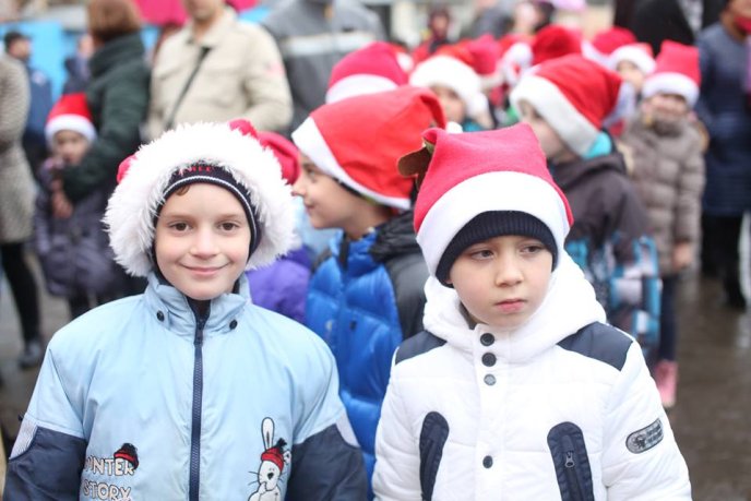 В Ужгороді "католицькі" миколайчики привітали містян зі святом – 16