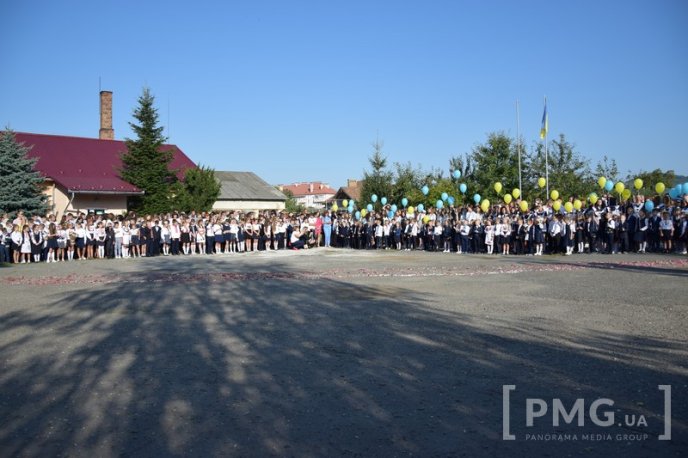 У ЗОШ №4 міста Мукачева пролунав перший дзвінок – 12