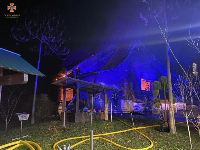 Майже опівночі на Хустщині горів будинок – 02