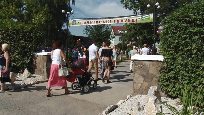 Понад 50 видів голубців пропонували на смачному фестивалі – 09