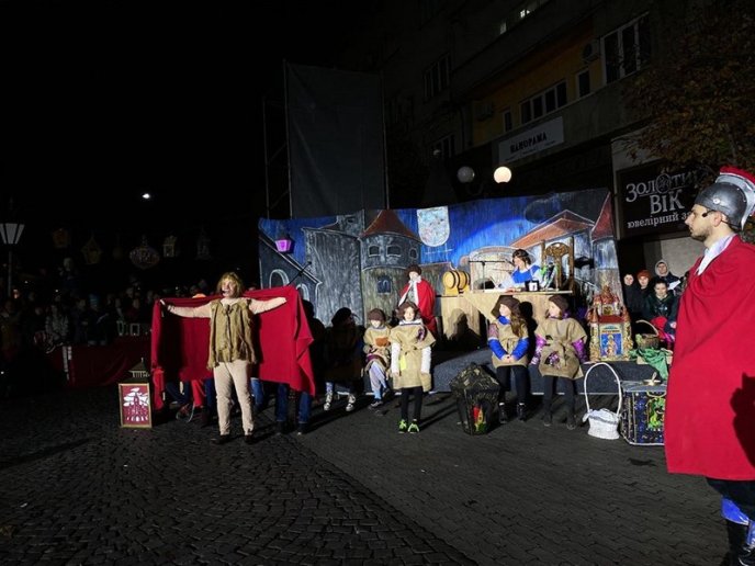 День святого Мартина: у центрі Мукачева відбулась видовищна хода з ліхтариками – 09