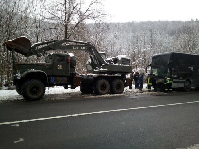 Автобус, який виконував міжнародний рейс, застряг на Закарпатті – 04