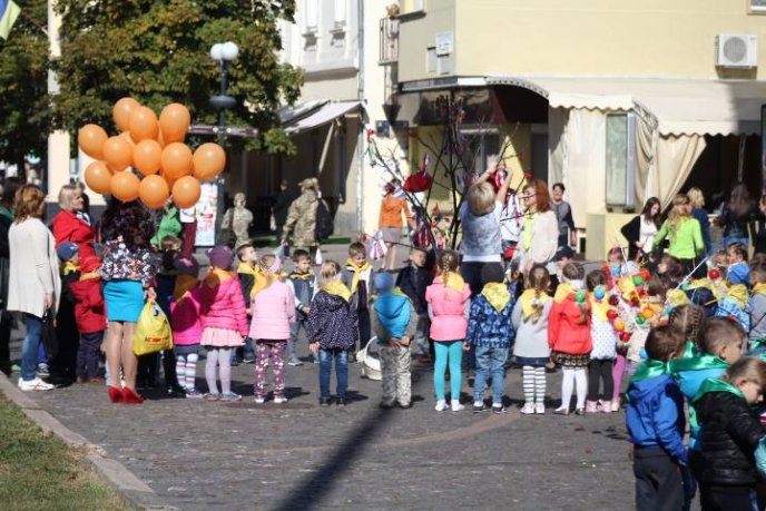 Мукачівські дошкільнята влаштували свято – 13