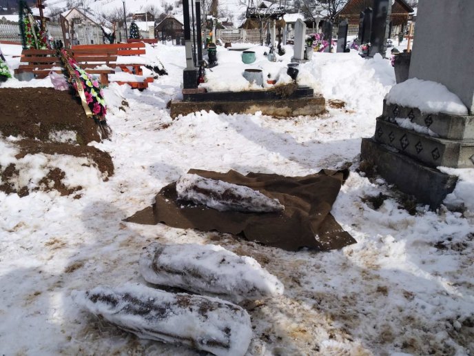 Під час викопування могили селяни натрапили на небезпечну знахідку – 03