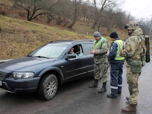 На Закарпатті правоохоронці особливого призначення зайняли блокпости – 03 На Закарпатті правоохоронці особливого призначення зайняли блокпости – 03