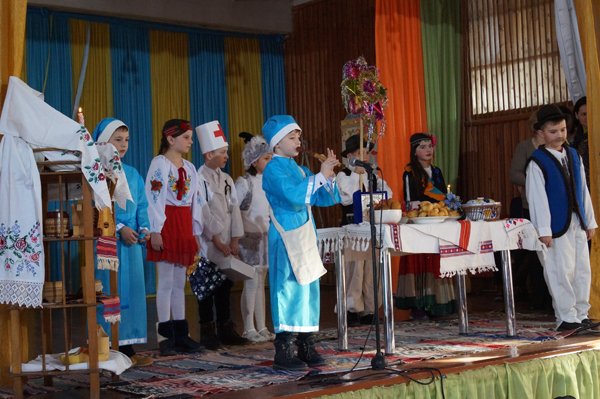 Діти з сіл Тереблянської долини колядували у Буштині – 06 Діти з сіл Тереблянської долини колядували у Буштині – 06