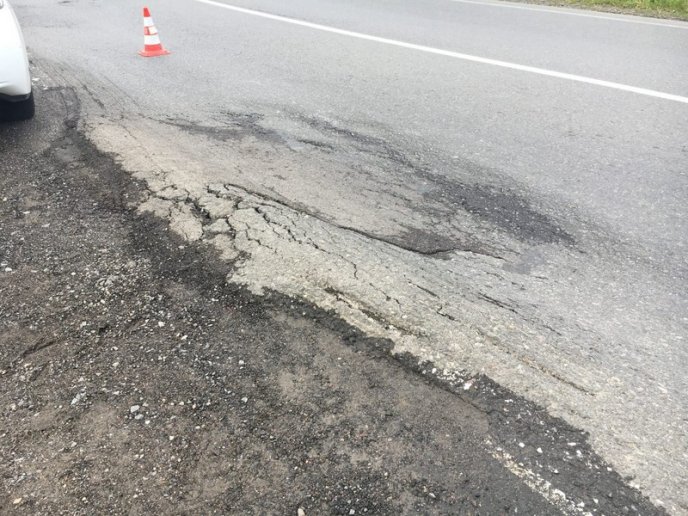 Моторошна ДТП: мікроавтобус виїхав на зустрічну смугу, де рухався евакуатор – 02