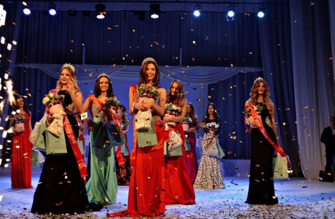 Як обирали найгарнішу дівчину Ужгорода – 02