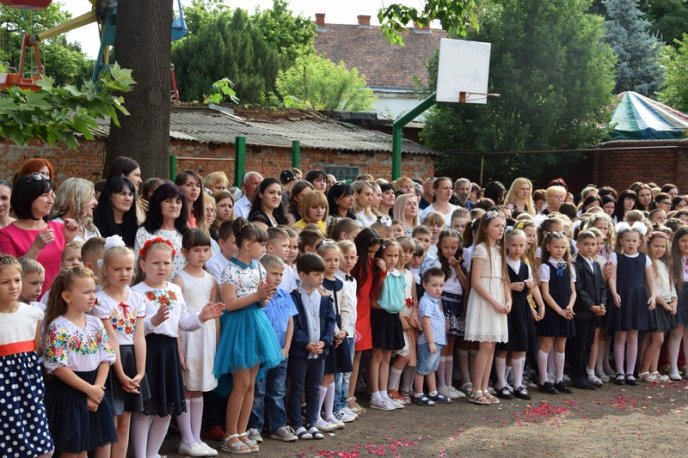 У школах Мукачева пролунав останній дзвінок – 06