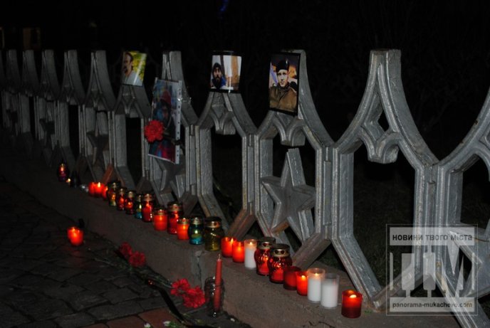 Мукачівці пом’янули героїв, які загинули на Майдані (ФОТО) – 05