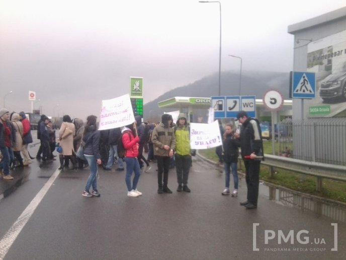 Якщо питання не вирішиться, студенти та викладачі пікетуватимуть Мукачівський міськвиконком – 02