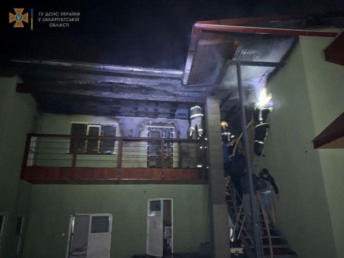 На Закарпатті горів кондитерський цех пекарні  – 02