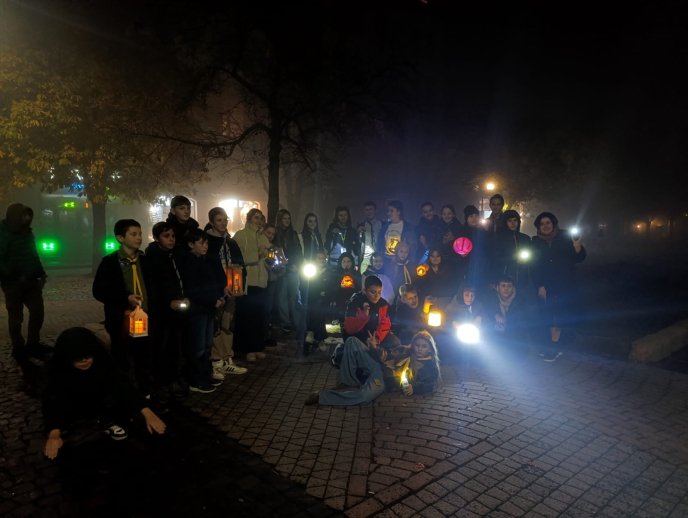 Вечірня хода з ліхтариками