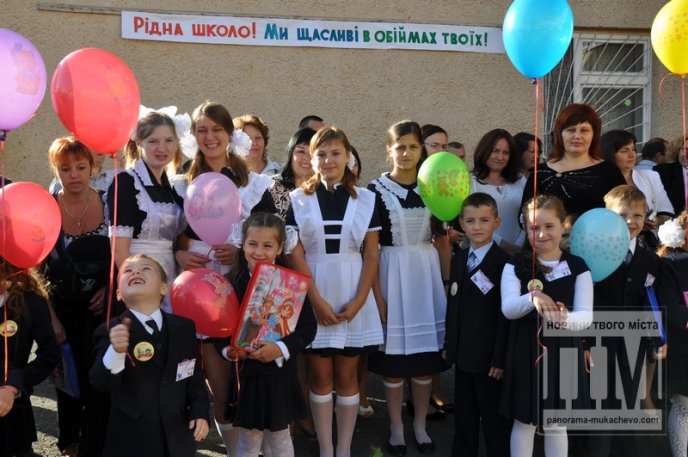 У Мукачівській ЗОШ №7 відбулось урочисте свято Першого дзвоника (ФОТОРЕПОРТАЖ) – 27
