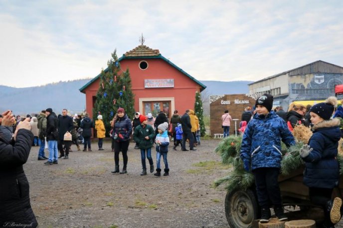 У Чинадієвському замку на дітлахів чекає Святий Миколай – 01 У Чинадієвському замку на дітлахів чекає Святий Миколай – 01
