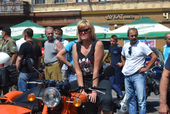 В Ужгороді байкери влаштували виставку власних мотоциклів – 05