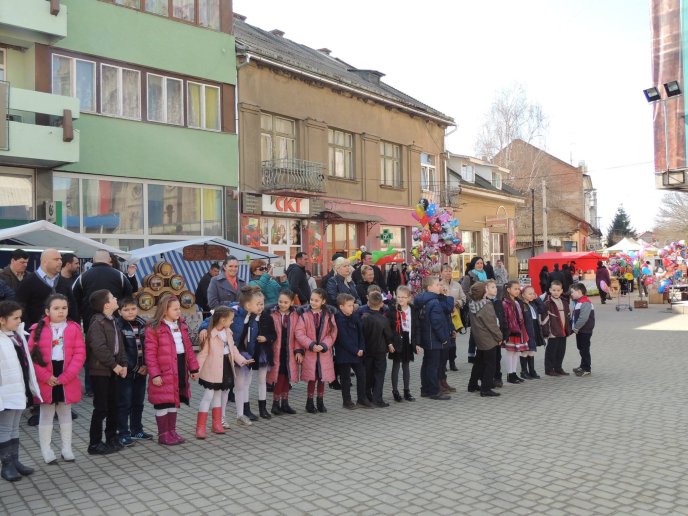 У Берегові розпочався перший весняний ярмарок – 02